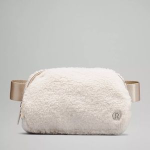Lululemon sherpa fleece everywhere bag